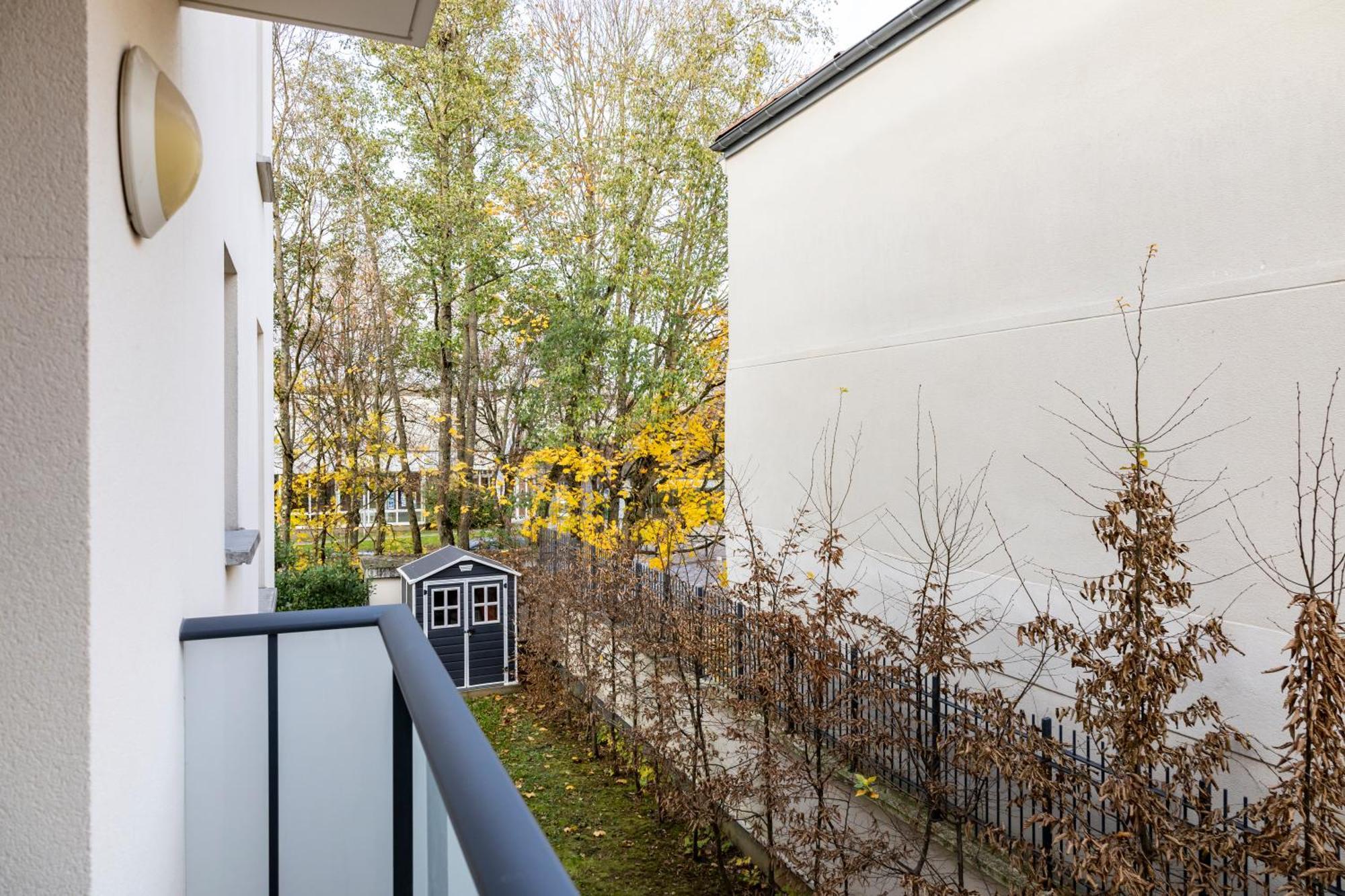 Charmant Studio En Residence Avec Parking Бюсси-Сен-Жорж Экстерьер фото