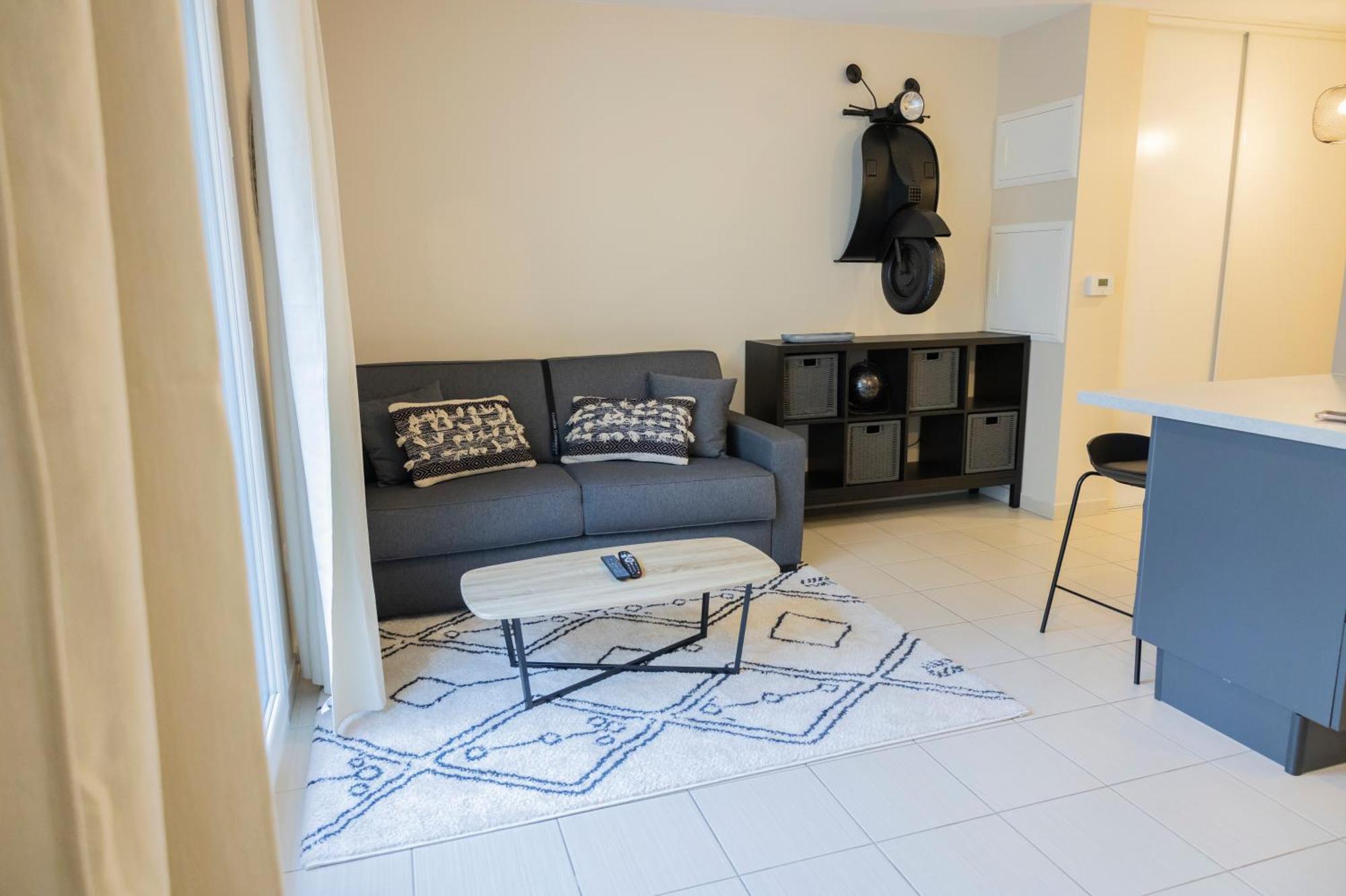 Charmant Studio En Residence Avec Parking Бюсси-Сен-Жорж Экстерьер фото