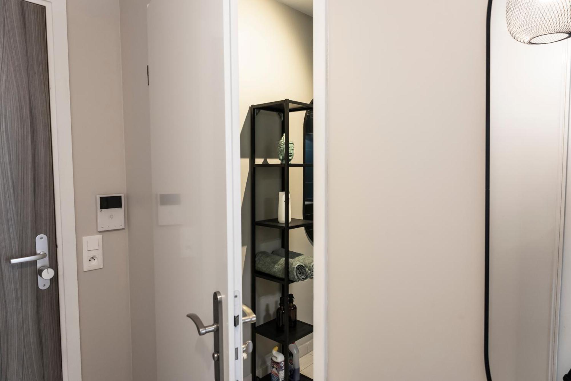 Charmant Studio En Residence Avec Parking Бюсси-Сен-Жорж Экстерьер фото