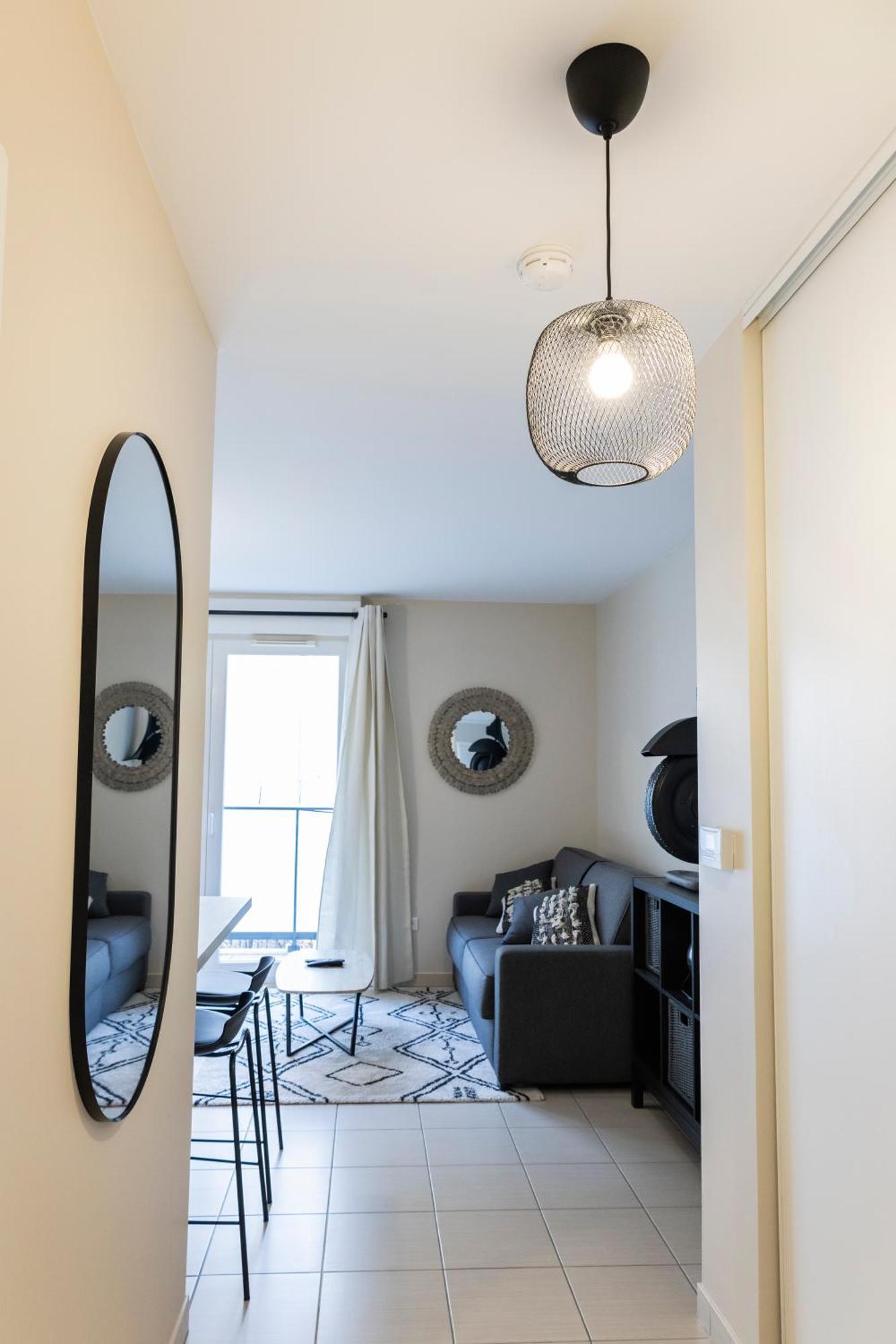 Charmant Studio En Residence Avec Parking Бюсси-Сен-Жорж Экстерьер фото