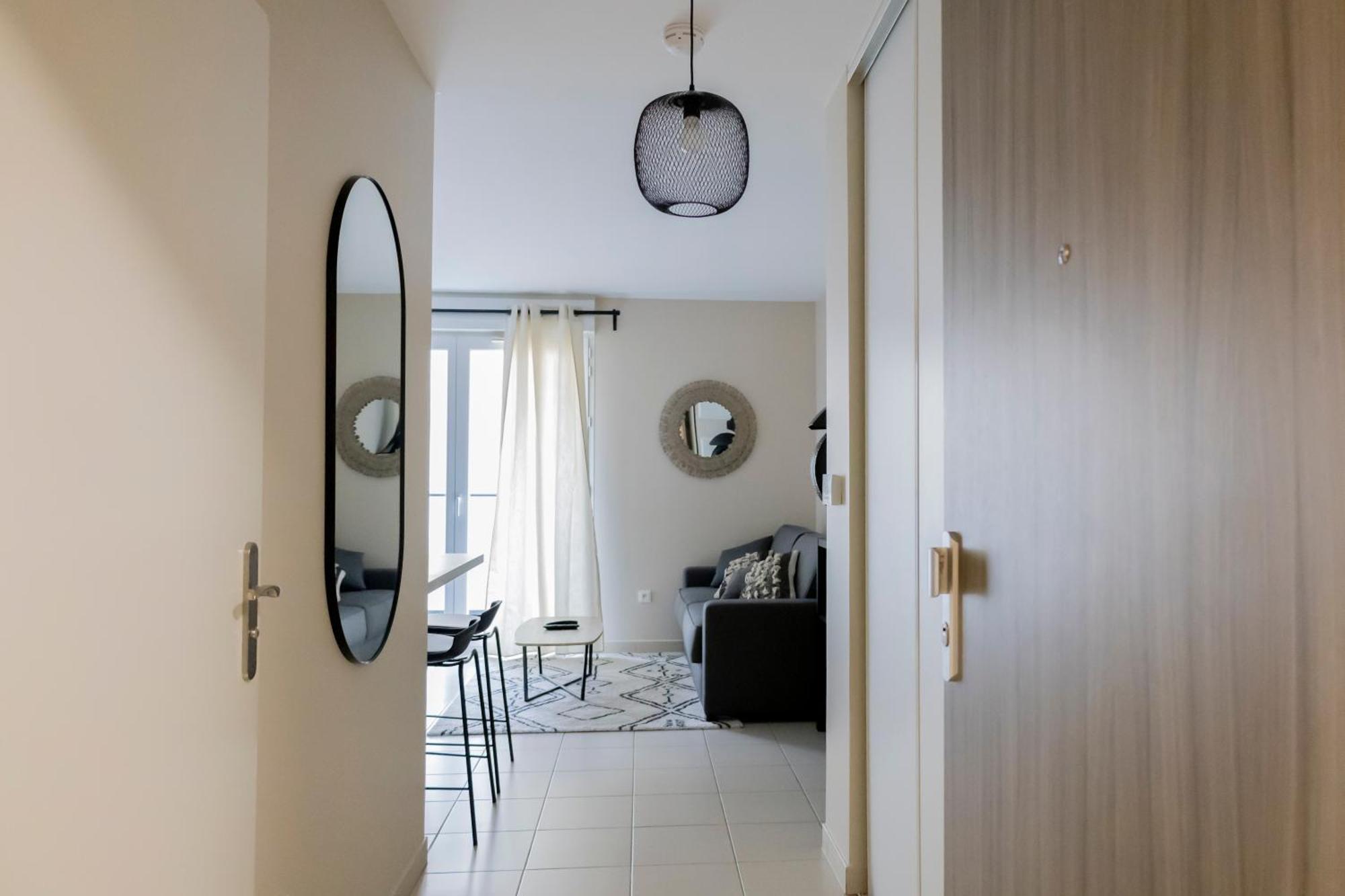 Charmant Studio En Residence Avec Parking Бюсси-Сен-Жорж Экстерьер фото