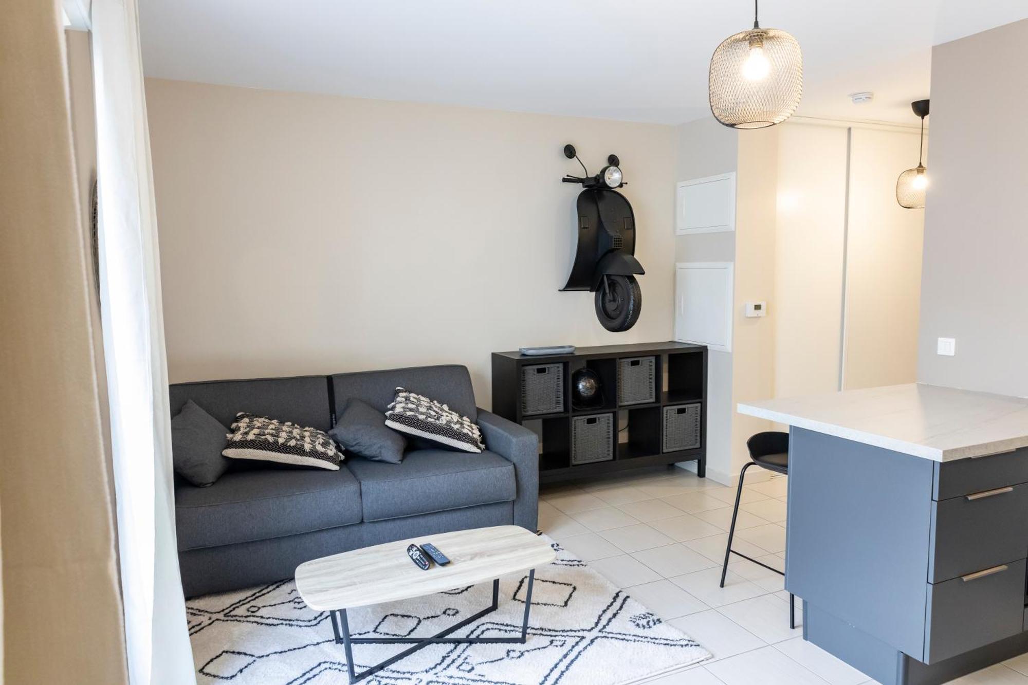 Charmant Studio En Residence Avec Parking Бюсси-Сен-Жорж Экстерьер фото