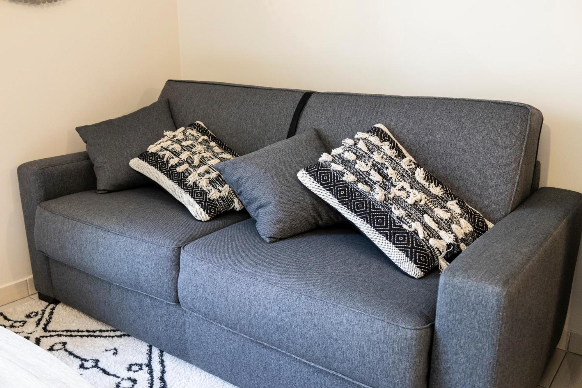 Charmant Studio En Residence Avec Parking Бюсси-Сен-Жорж Экстерьер фото